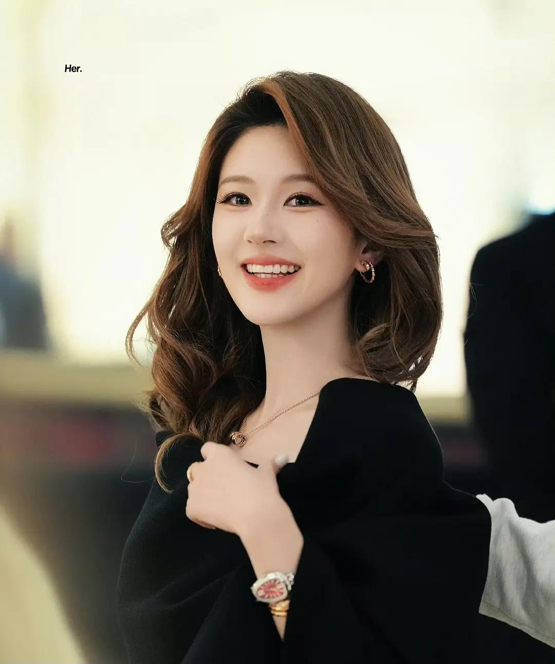 赵露思宝格丽活动简直美呆了，高定礼服限量手表通通上身！最近赵露思的状态越来越