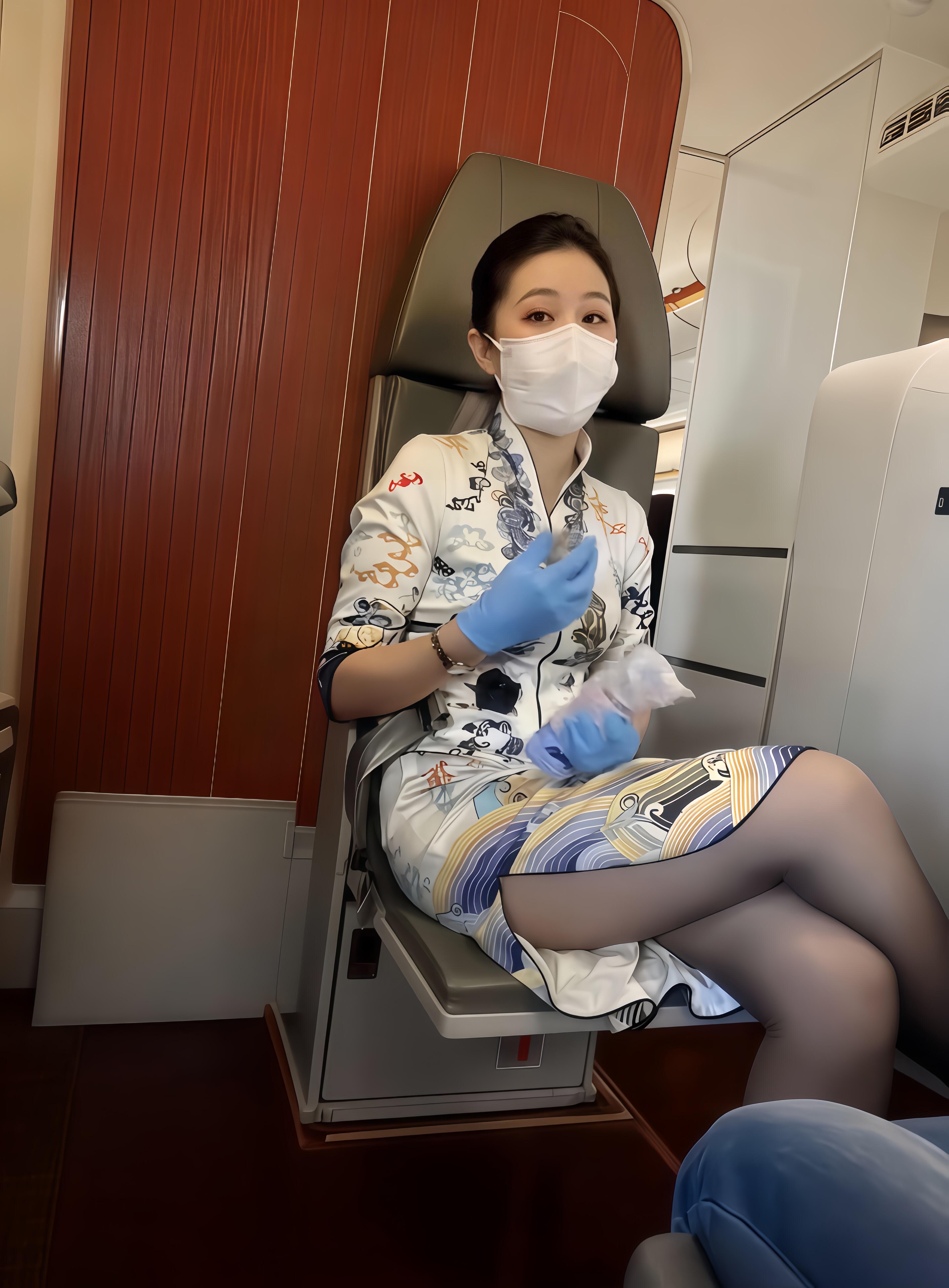原本这个位置已经很尴尬了，她还盯着我看，让我咋办？​​​