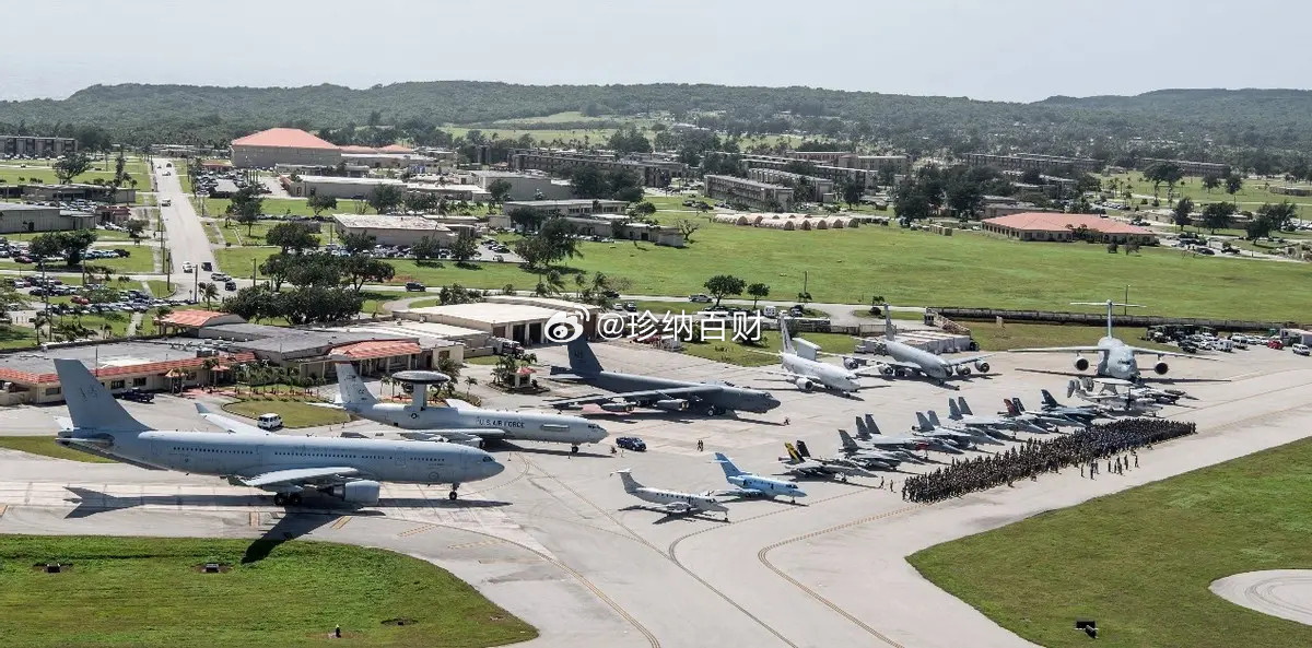 警报拉响！美军基地允许随意持枪，盟友彻底慌了美国国防部长刚下命令，美军士兵就算在