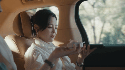 辛芷蕾新剧有电影西西里那味了女神蒙上眼唐盈盈这个角色被辛芷蕾演活了，无论是外在