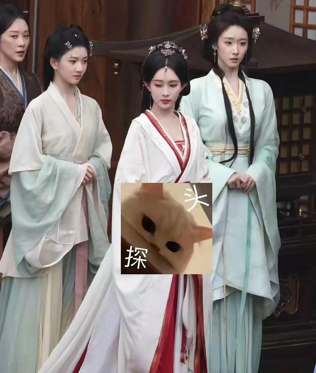 总是会两三年出一个一摸一样的模样​​​