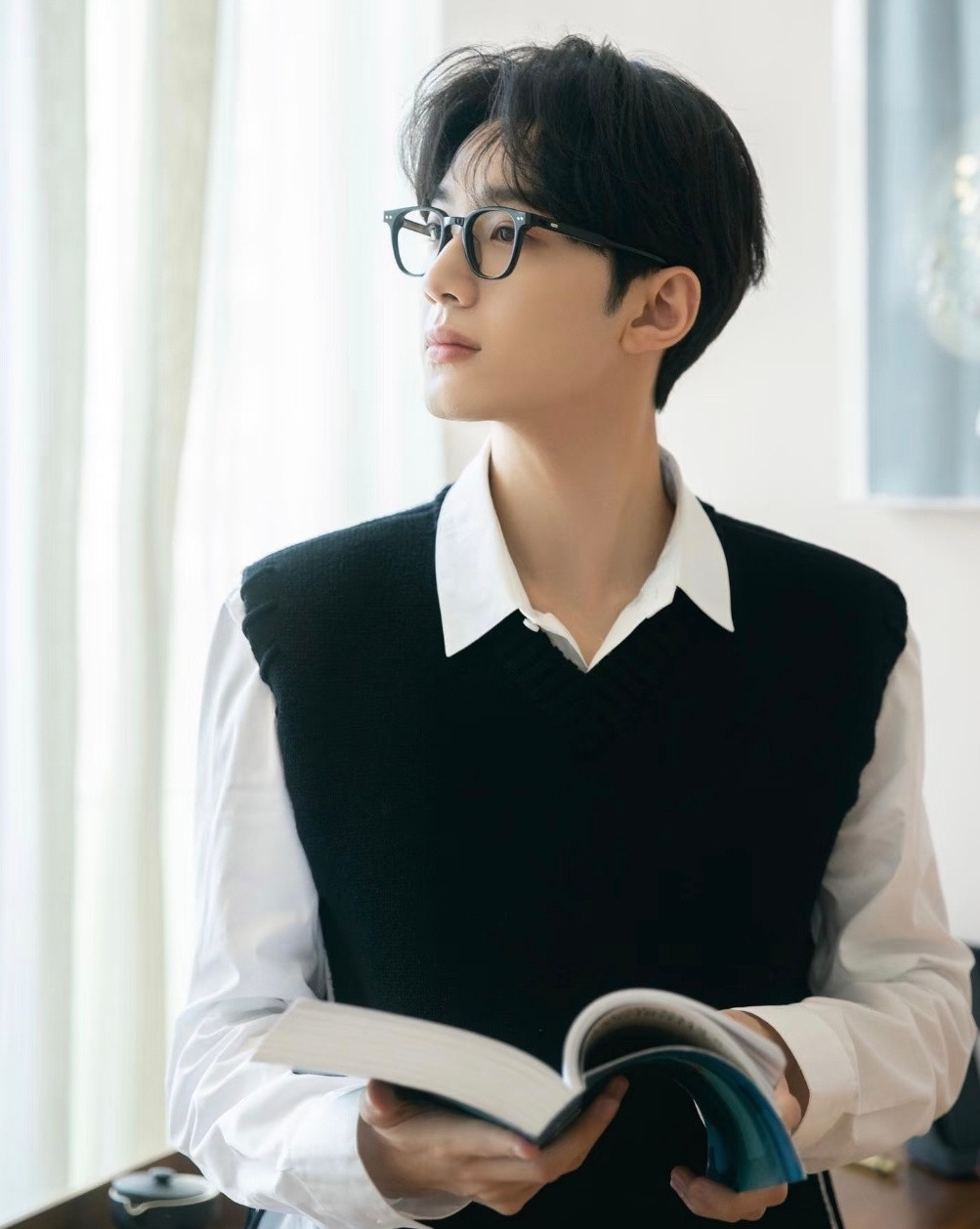 赖冠霖出走半生归来才24岁赖冠霖是真的人间清醒啊😘😘😘​​