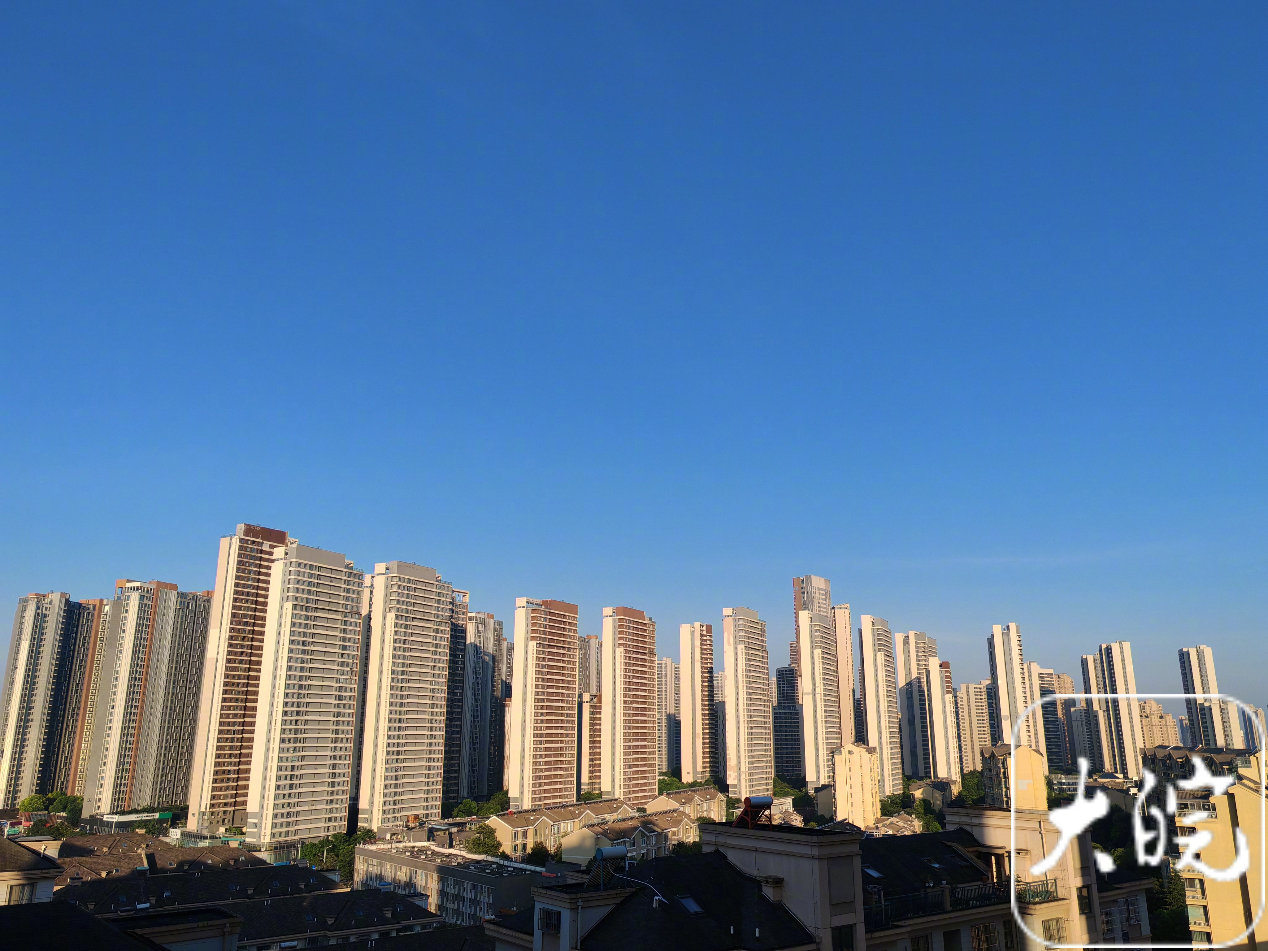 安徽热浪持续‘烤’验！长江以南39℃高温预警，你家空调还敢关吗？