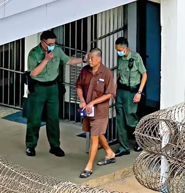 黎智英后悔了，肠子都悔青了，曾经风光无限的媒体大佬肠子都悔青了，曾经风光无限的媒