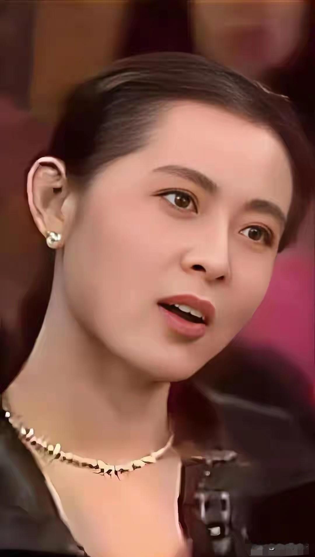 这张脸已经被医美毁了！看看大众情人N萍，年轻时多么完美的面孔；87版《