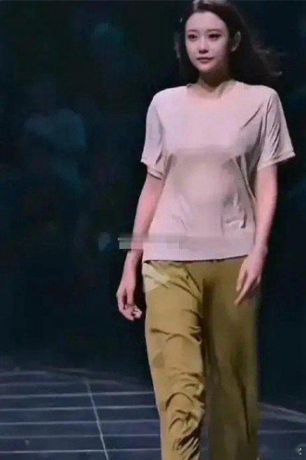 果然明星也拯救不了这么素的衣服