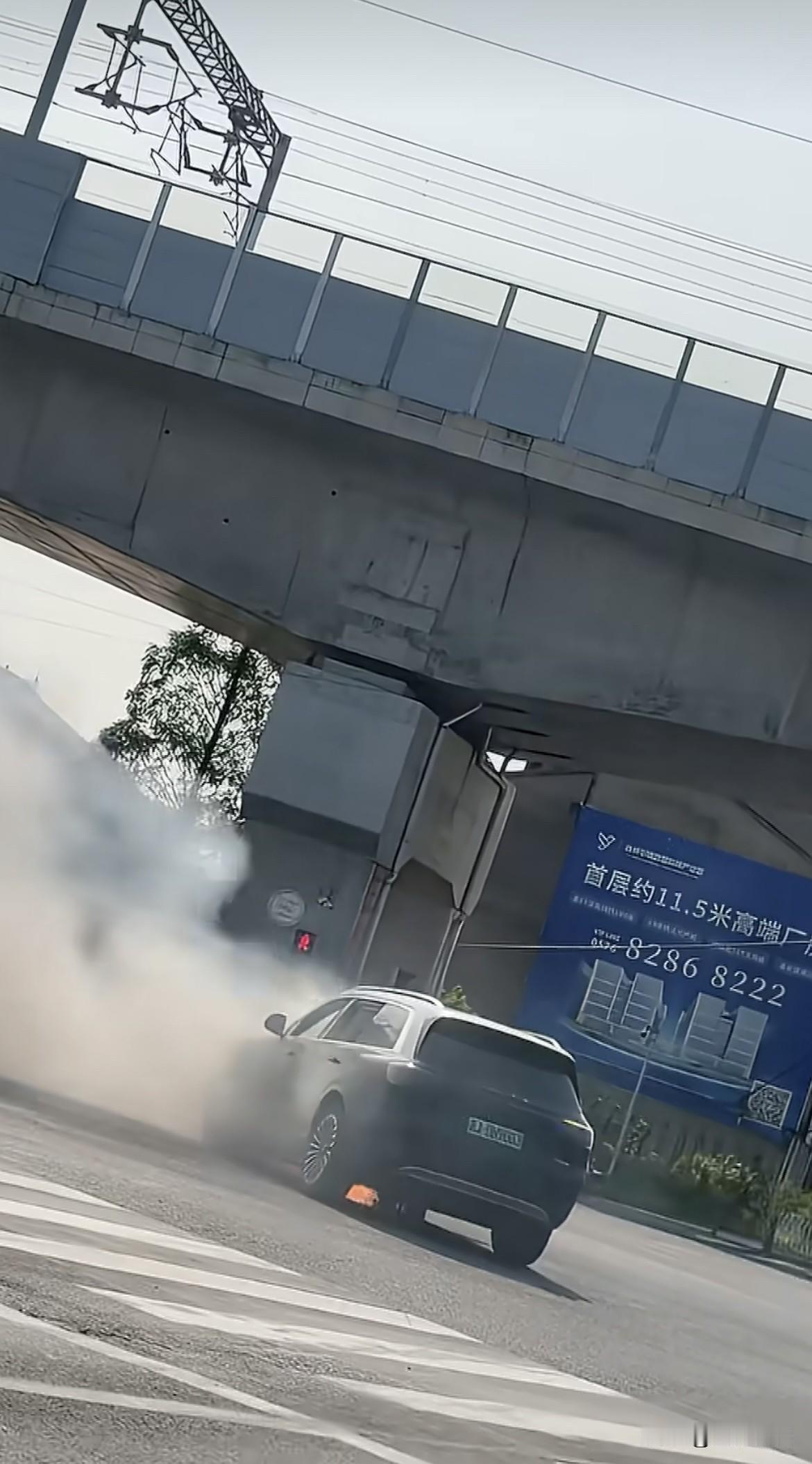 本来想着这次应该可以干掉问界了吧，没想到又又又没戏了。起火肯定是有原因的，而且