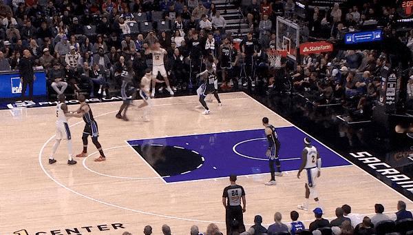 神奇小子发威,里弗斯爆砍50+准三双带队赢球。10月27日NBA,缺了东契奇和詹