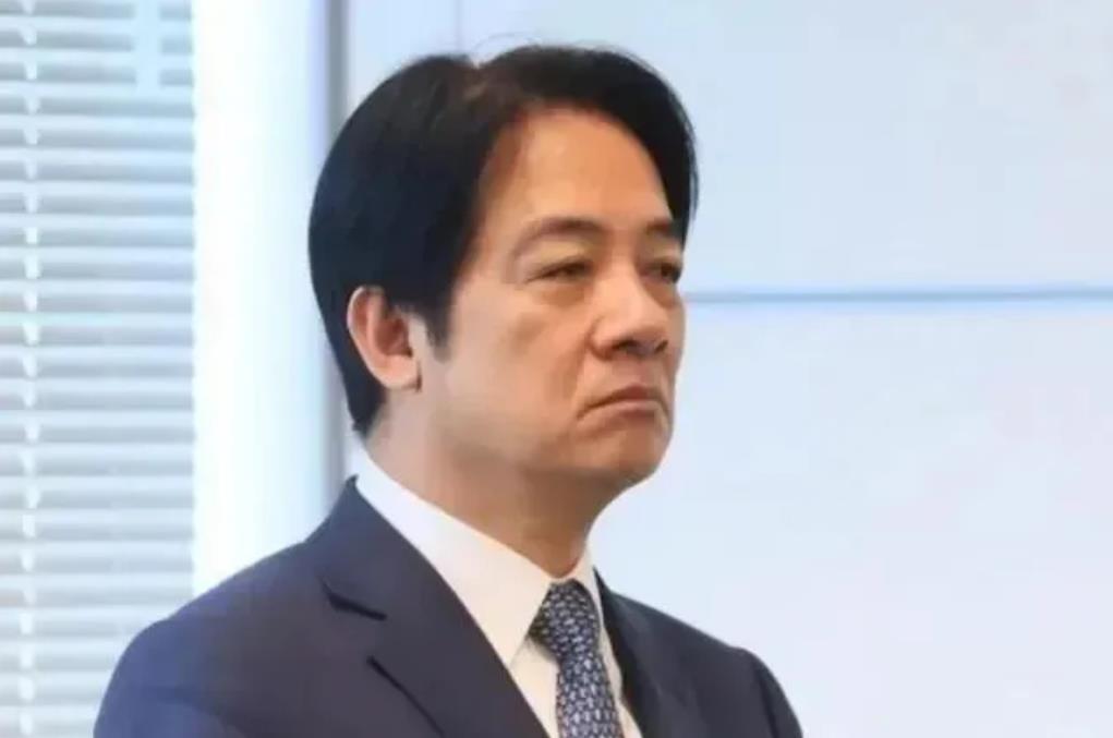 赖清德支持度跌速创历史，成为首位上任一年民调就击穿30%的台湾地区领导人。赖清德