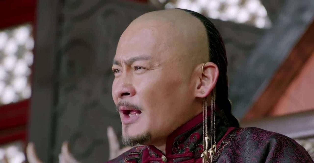 努尔哈赤之子代善：和继母私通，被废储君之位，却成铁帽子王之首。代善曾在1