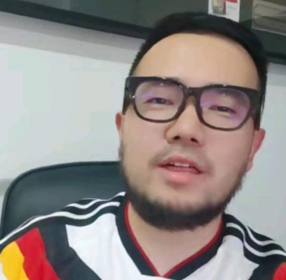 媒体人潘伟力表示，他对成都蓉城的中卫索罗金很失望。在成都蓉城4-5输给上海申花