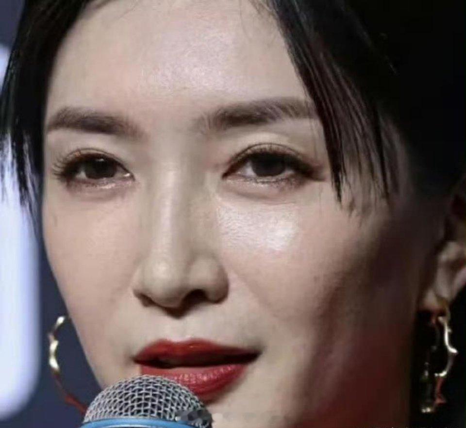 江疏影颜值与手简直是两个不同年龄段的，就想问一下，难道保养是不能同时兼顾脸和手吗