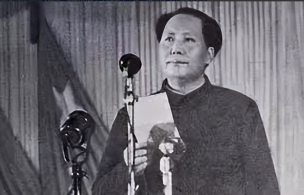 1969年，尼克松接到情报，苏联要对中国的多个城市投放原子弹，毛主席听后，说：“