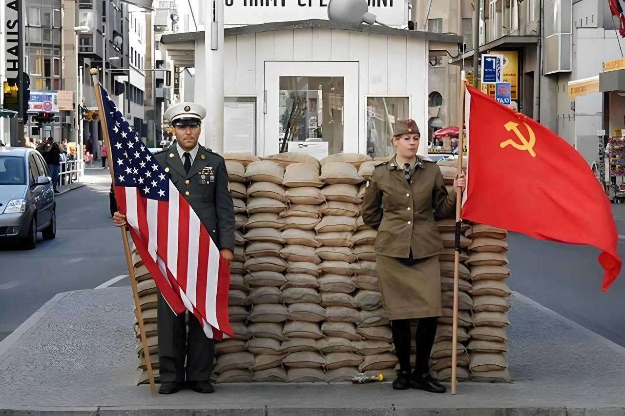 对于美国来说，中国比苏联难对付的点在哪里？其实很简单啊，中国实力比苏联高太多了。