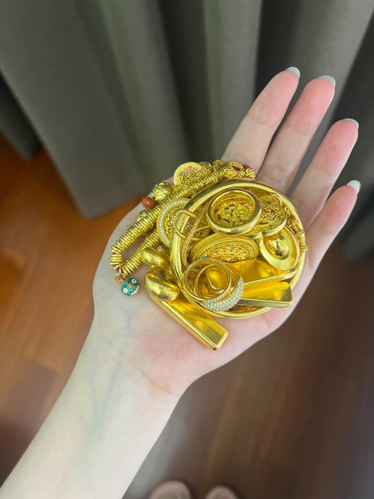 昨天一股脑跟风买黄金的朋友今天是不是有点懵圈啦！不是因为金价跌到997这种夸