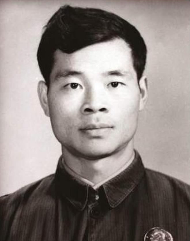 1982年6月16日，医生根据罗健夫的遗愿剖开了他的遗体，结果震惊发现，他全身都