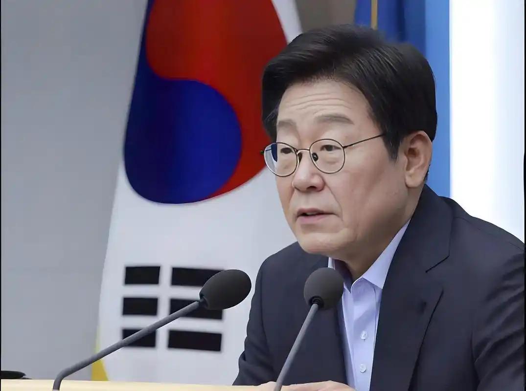 动真格了，2026年8月12日，韩国总统李在明在青瓦台主持“未来增长动力七大S
