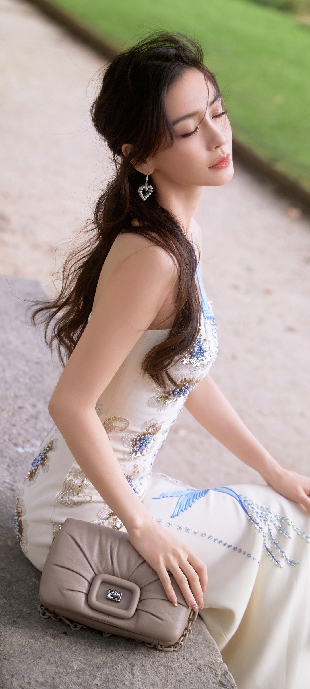 Angelababy带小海绵现身上海杨颖👠