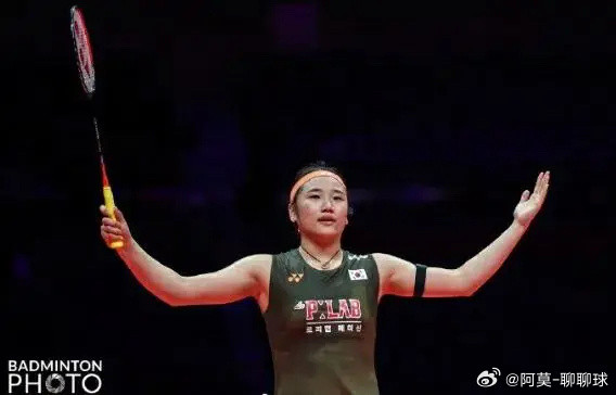 36连胜终结！大魔王也是可以战胜的随着王祉怡的一记斜线杀球落地，记分牌上的数字