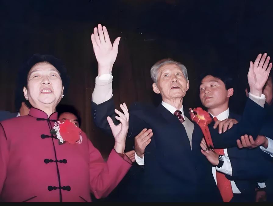 1937年“8·13”淞沪抗战，孙立人率领税警总团两个团，防守苏州河一线，成功破