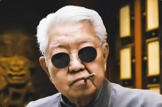 蔡澜说：“什么是低端家庭？你去他们家吃一顿饭就知道了。所谓的低端家庭并不是生活困