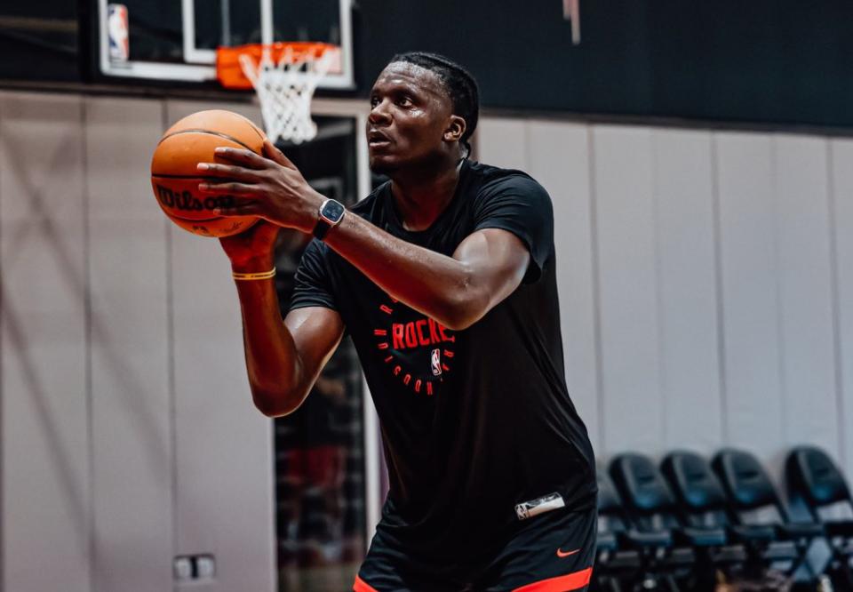 今天的消息是，火箭在交易市场的目标是,中锋！为什么不是控卫？我个人猜测两