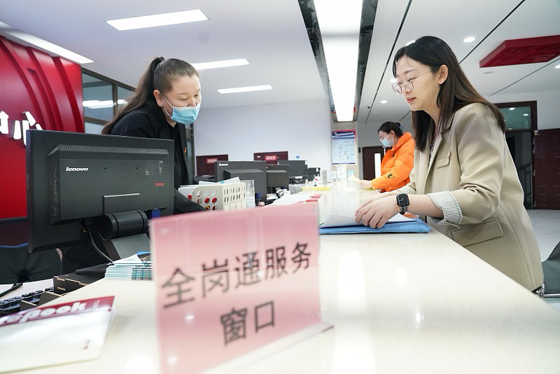 发现一个很有意思的职场现象，太真实了我纳闷：政务大厅几乎全是女的，医院超一半，老师75%，小学90%