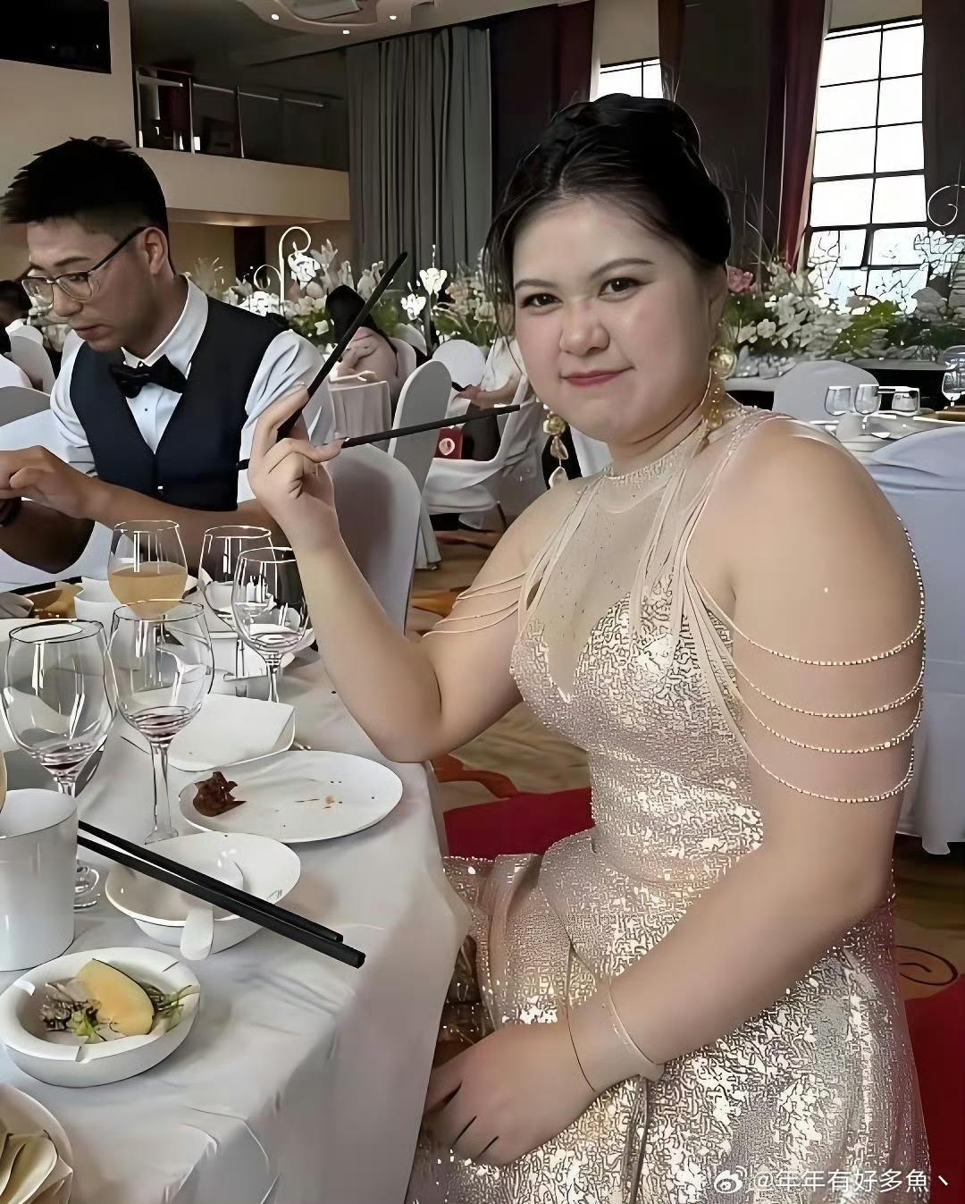 这新娘一看就能扛起整个家，忒有福气