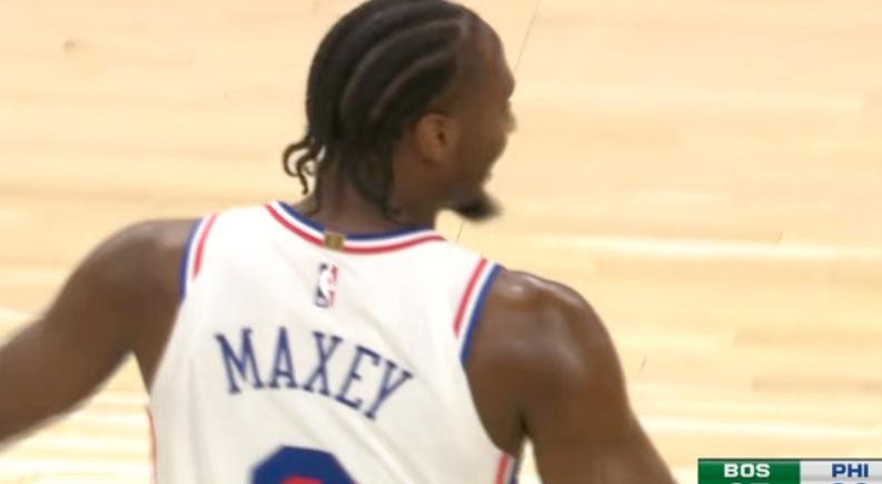 NBA季前赛，76人对阵凯尔特人，出现了一个让费城球迷半场没话说的画面。詹姆斯、恩比德、马克西、杰伦