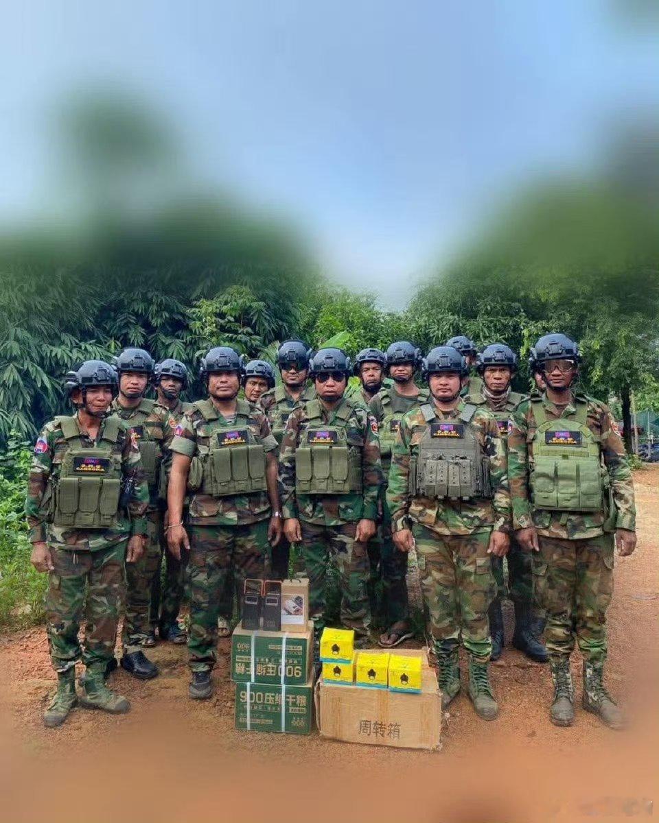 柬埔寨被泰国纵深轰炸，阵亡人数持续攀升之后开始疯狂秀起了中国元素，这次秀出的是压