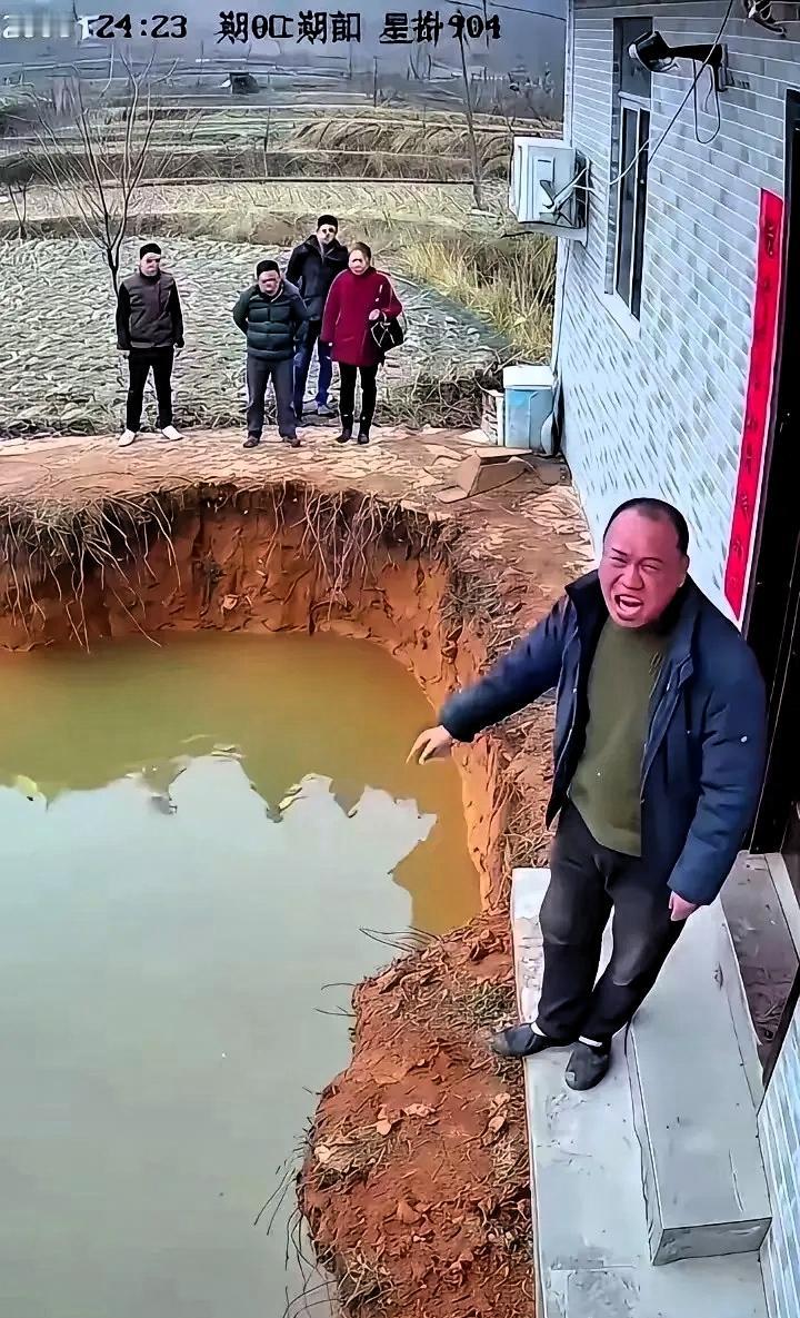 广西阻挠邻居建房的这位邻居，现在估计肠子都悔青了！一户人家拿着齐全手续准备建