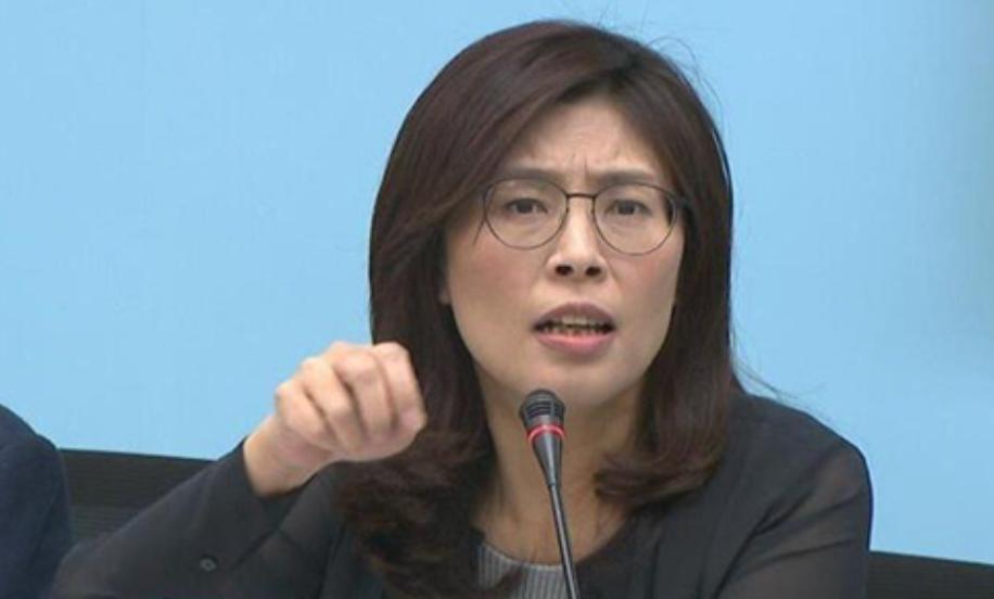 郑丽文放话说，如果自己当了国民党主席，第一个就是要整顿民进党，而且她还表示自己对