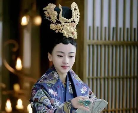 528年，胡太后深夜叫来儿子孝明帝说：“我儿日夜操劳，母后为你觅得良方。”说罢，