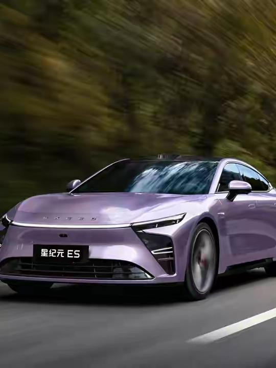 开了2025款星纪元ES才知道：轿跑也能好开又省心？前阵子周末没事，去