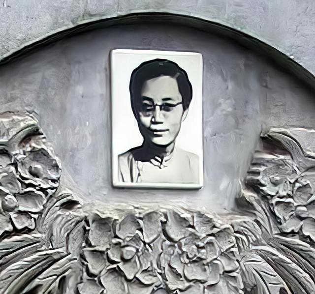 1950年，台湾一名女地下党在宿舍被捕，临走前祈求道：“我一个女人家，总得让我换