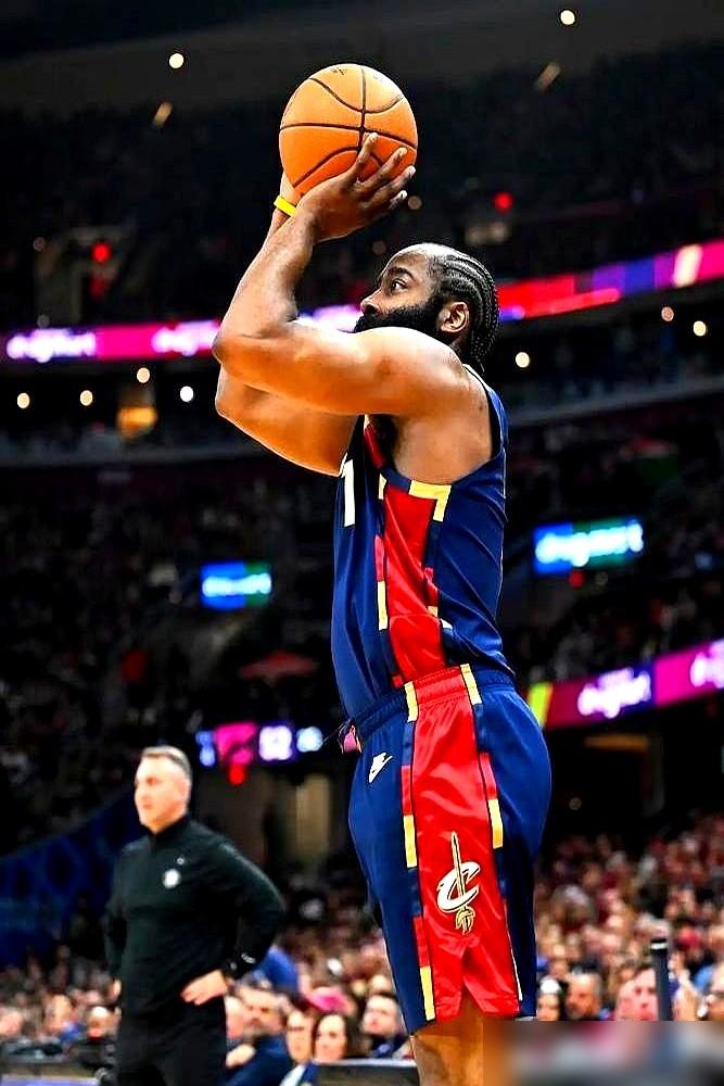 巴克利凭什么说库里毁了NBA？哈登球迷听了都得愣三秒。你以为他在夸张？看看你