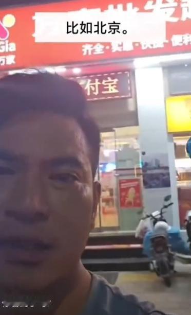越南小伙吐槽街上全都是中文招牌！这是在越南北部的广宁市，满街的招牌都是中文，