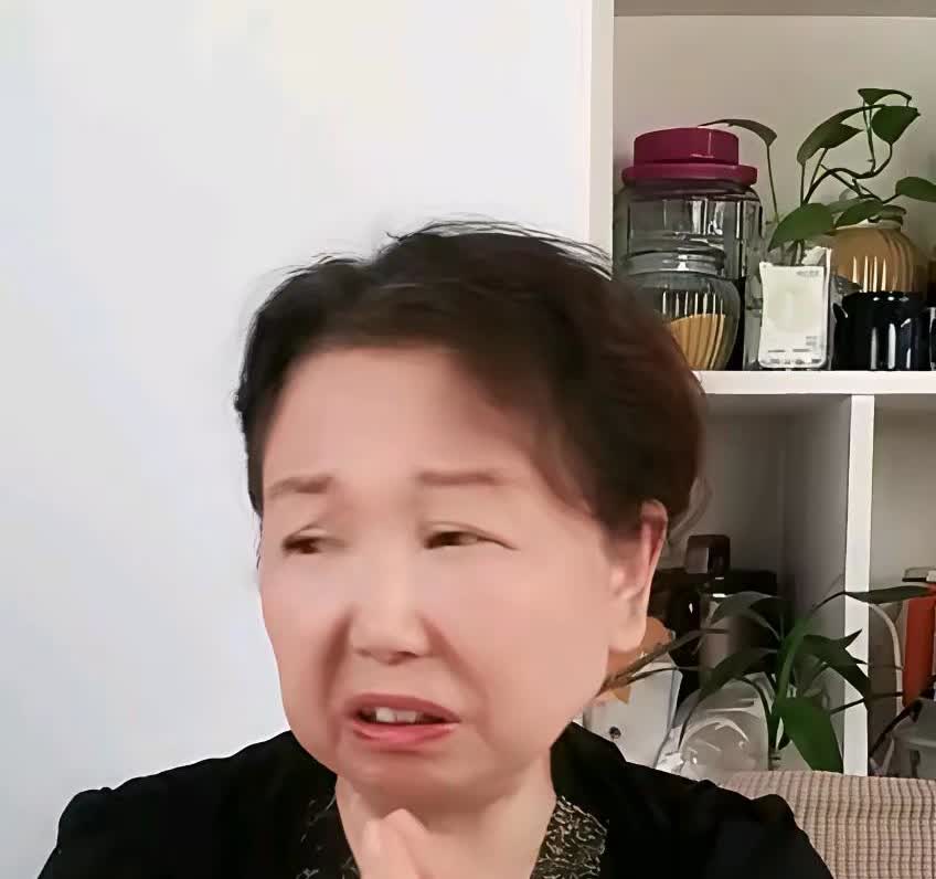 刚看到杜女士用快板发了一个视频，内容大家应该都听到了吧？我听后感到可笑又可恨！可
