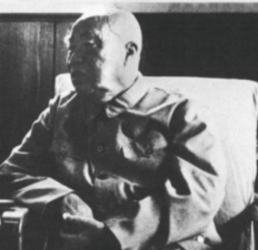 1973年，毛主席召开中央军委会议，朱德应邀参加。朱德刚一走进会议室的时候，毛主