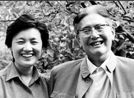 2008年，章含之因病抢救无效去世，正当女儿准备将母亲与父亲乔冠华合葬到一起的时