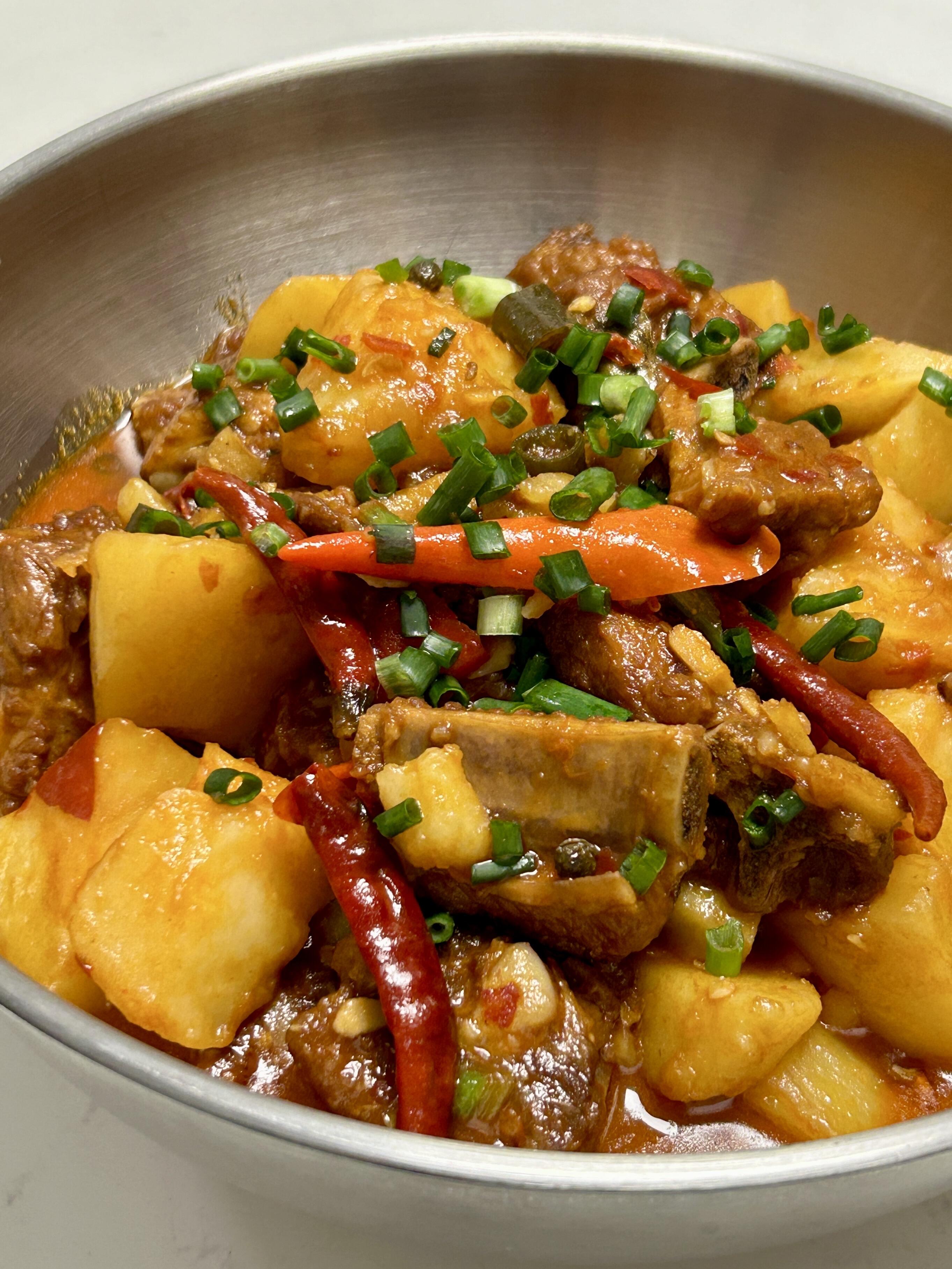 巨下饭排骨烧土豆✨软烂脱骨，土豆比肉还香姐妹们，真心推荐你们试试这道排骨烧土豆