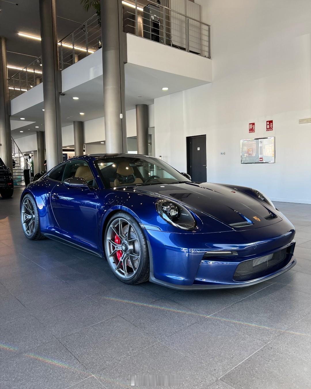 保时捷911GT3Touring龙胆蓝