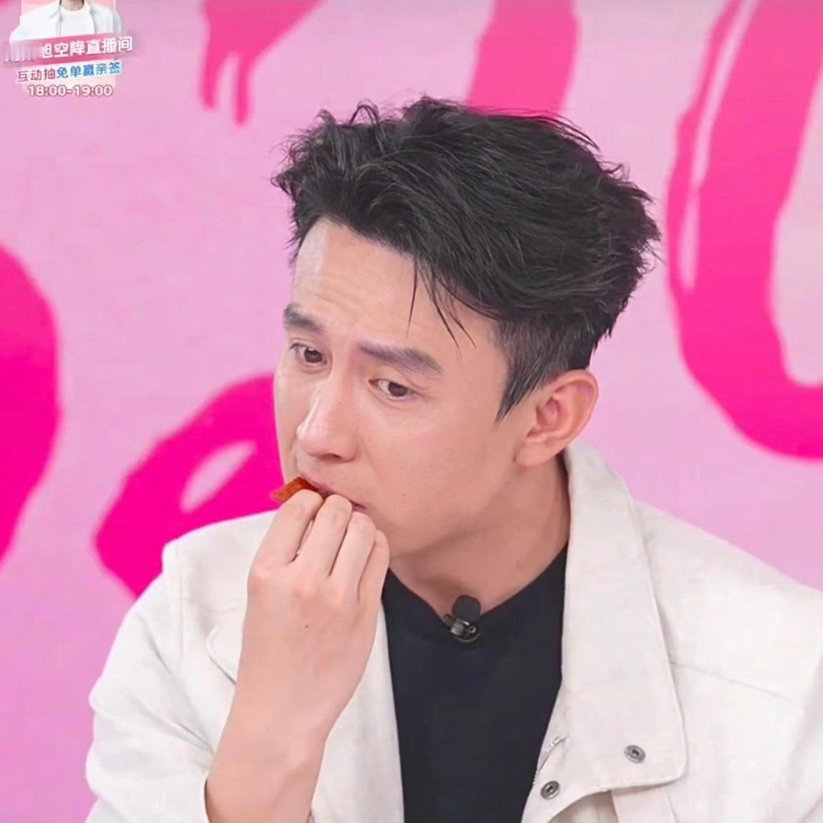 张翅刘萧旭小孩哥VS小孩叔📖沉稳气质拿捏到位，刘萧旭暖心分享生活态度，待人温和