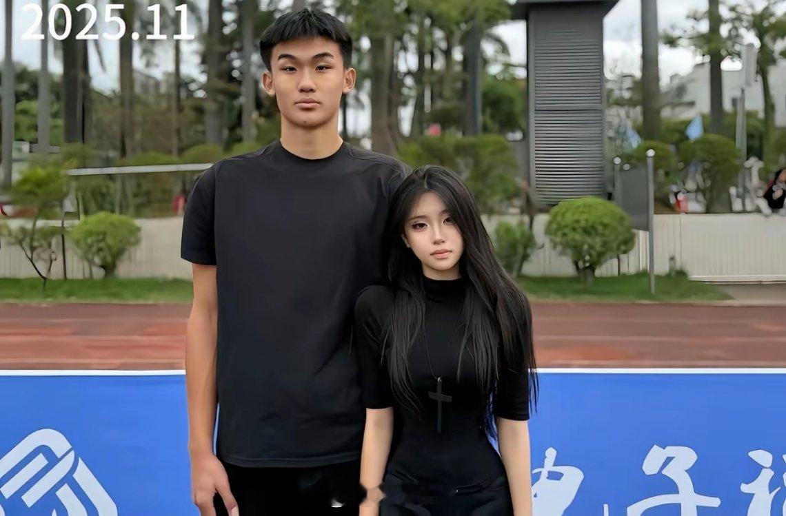 从高中到大学，女朋友渐渐成为了自己攀不上的样子，美成女明星。