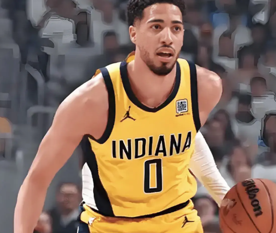 哈利伯顿2020年参加NBA选秀，在首轮第12顺位被国王队选中。在国王的首个赛季