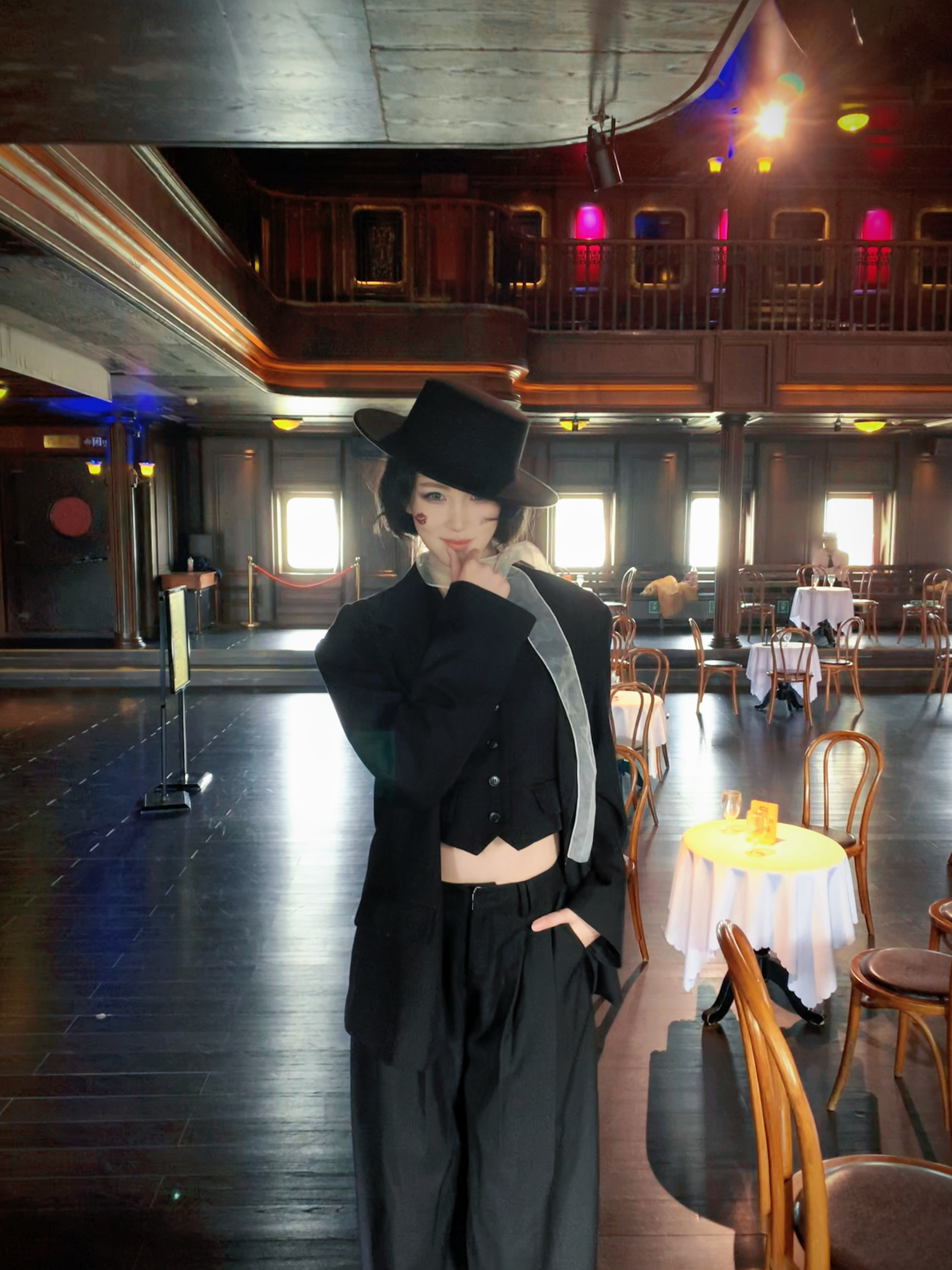 今日巧思“💋”（感觉自己是宝冢的男役），妆造完美状态完美照片完美，帅帅的很安心