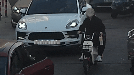 乘客13分钟内连续2次开门杀致人摔倒担主责司机次责“温岭交警”近日通报了两起因