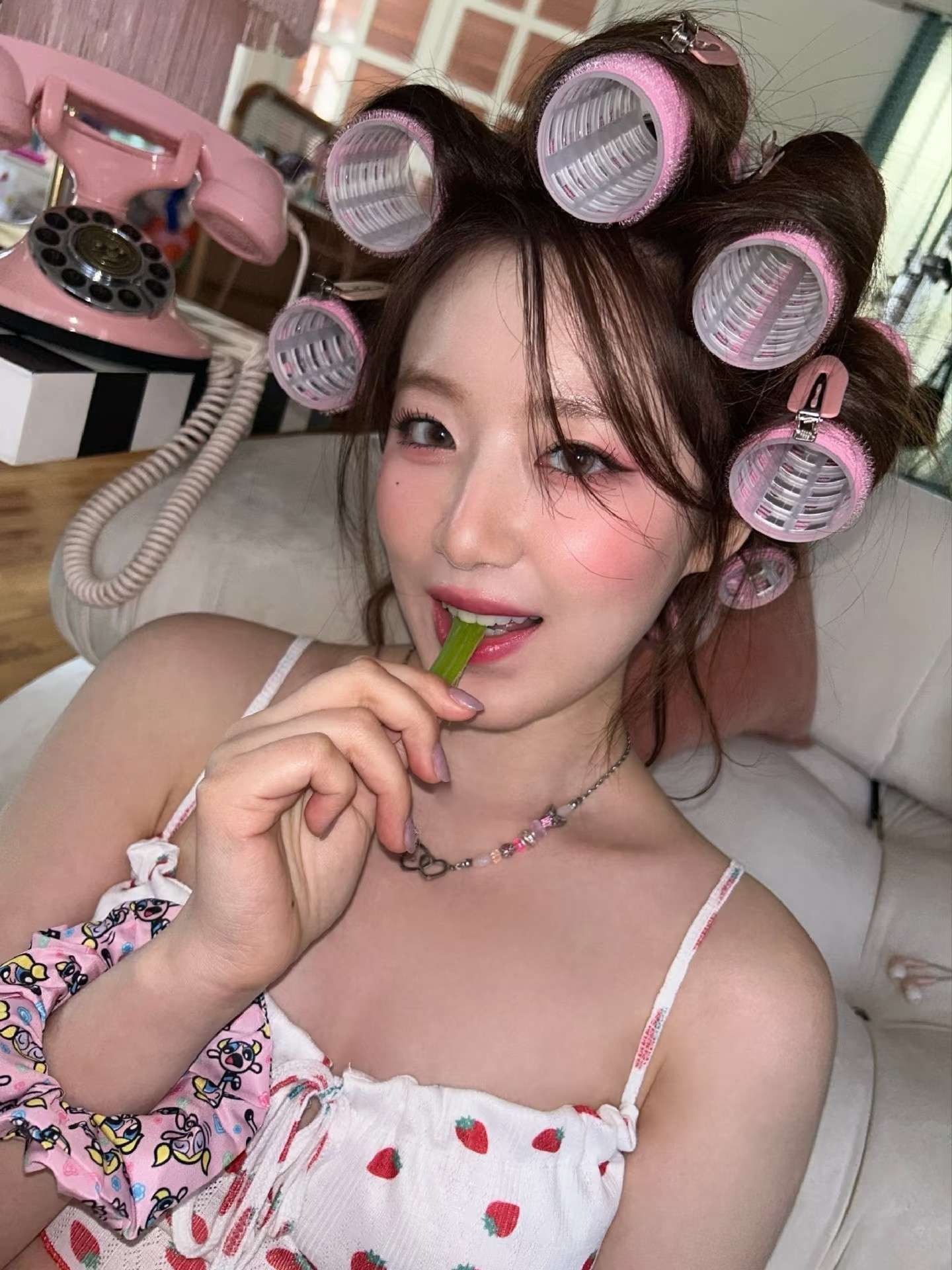 叶舒华造谣者已经澄清，我们美女刷无妄之灾，大家多多期待叶舒华新电影《幸福快乐的日