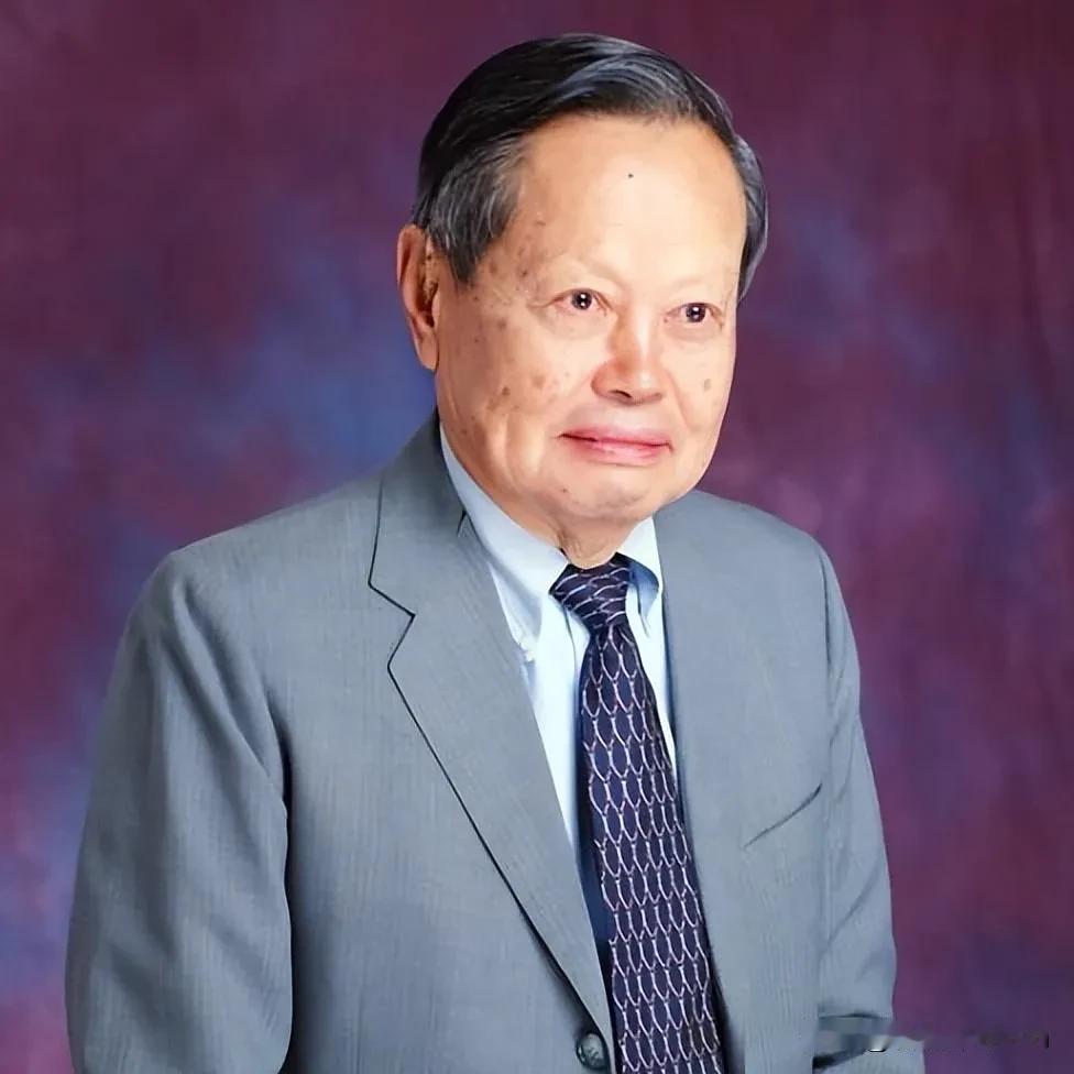 你敢信吗?杨振宁院士退休26年,美国大学还把6106办公室给他留着,门口常