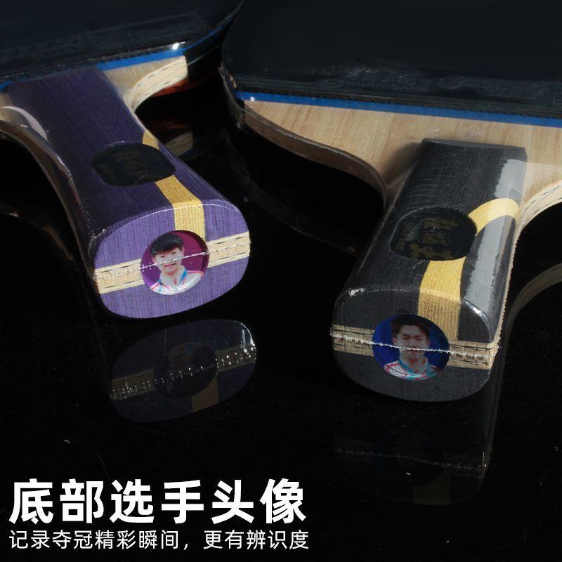 乒乓球单打世界杯落幕，王楚钦和孙颖莎分别夺得男女单打冠军。这里有一个细节，王楚钦